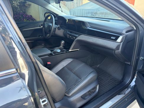 Used 2025 Toyota Camry XLE FWD image 13