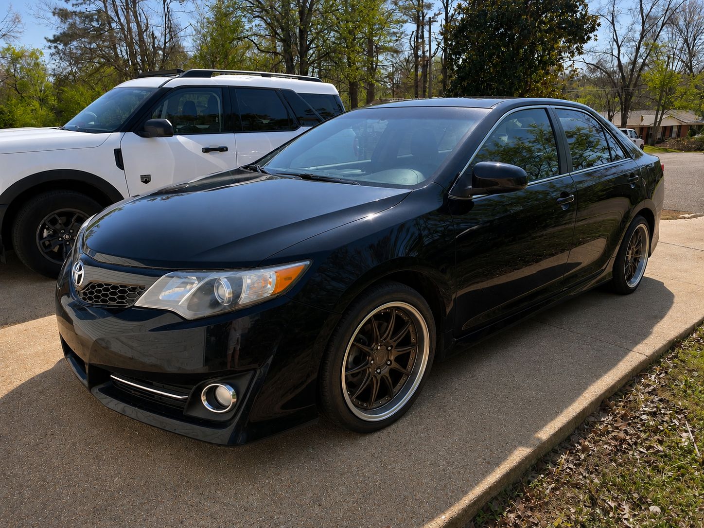 Used 2014 Toyota Camry SE FWD image 2