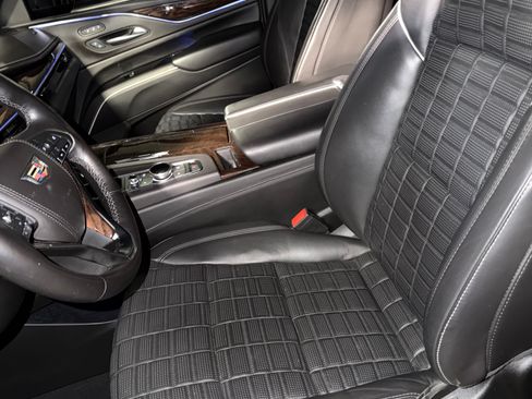 Used 2022 Cadillac Escalade Sport Platinum w/ Heavy-Duty Trailer Package AWD/4WD image 20