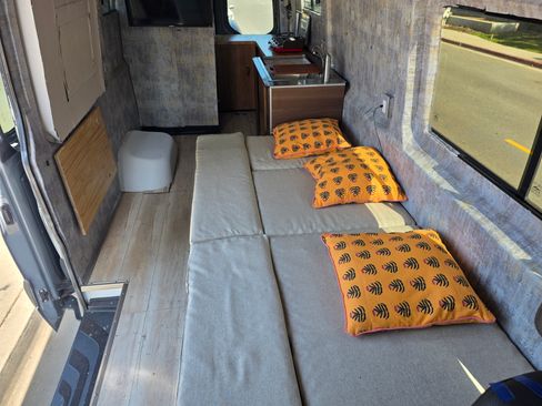 Used 2022 Mercedes-Benz Sprinter 3500 image 6