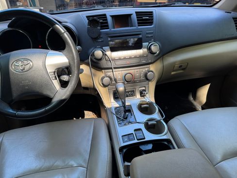 Used 2012 Toyota Highlander SE w/ Tow Pkg AWD/4WD image 13