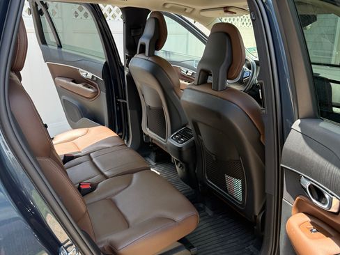 Used 2020 Volvo XC90 T6 Momentum w/ Protection Package AWD/4WD image 9