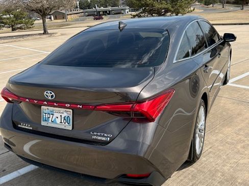 Used 2019 Toyota Avalon Limited w/ Advanced Safety Package image 4