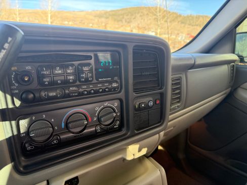 Used 2001 Chevrolet Suburban LT w/ LT Preferred Equipment Group image 24