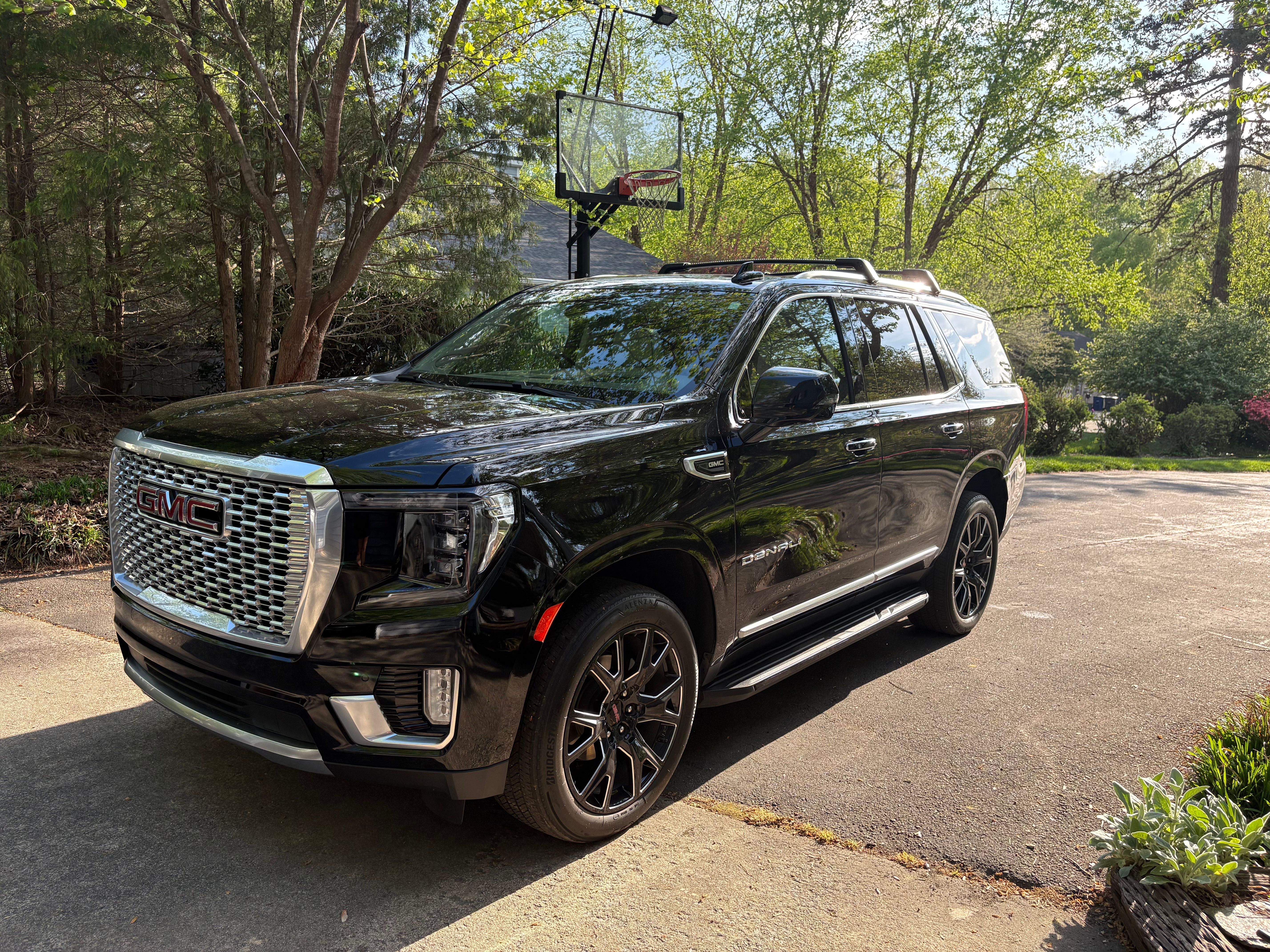 Used 2024 GMC Yukon Denali w/ Advanced Technology Package AWD/4WD image 2