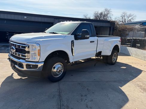 Used 2024 Ford F350 XLT w/ Camper Package image 1