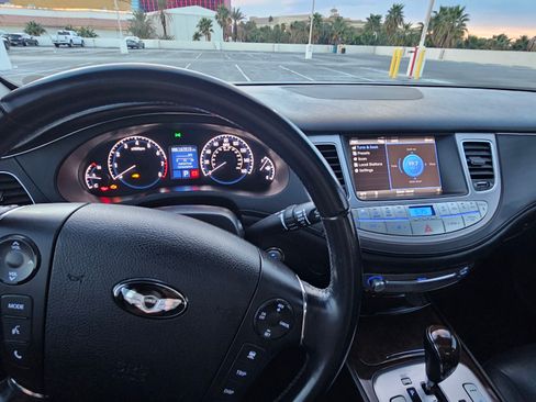 Used 2011 Hyundai Genesis 3.8 w/ Technology Pkg 4 image 6