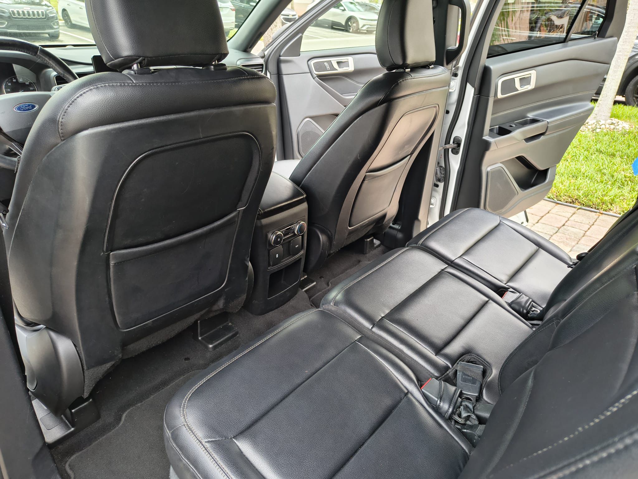 Used 2020 Ford Explorer XLT w/ Equipment Group 202A RWD image 13