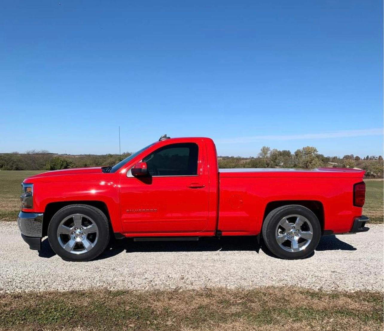 Used 2017 Chevrolet Silverado 1500 LT w/ LT Convenience Package RWD image 1