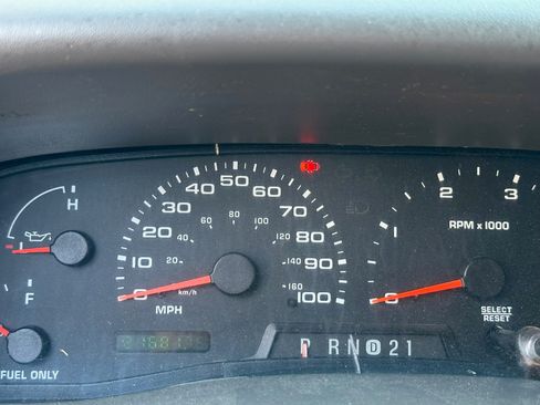 Used 2003 Ford F250 XLT image 2