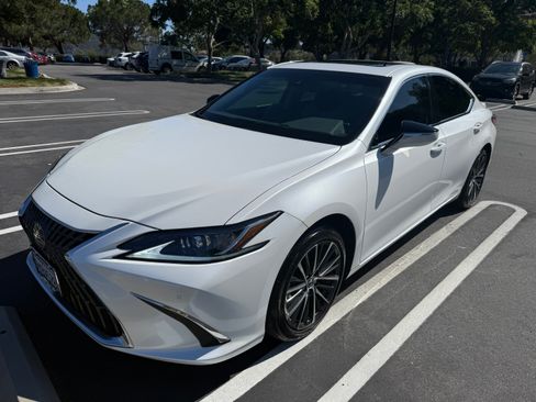 Used 2025 Lexus ES 300h w/ Premium Package FWD image 1