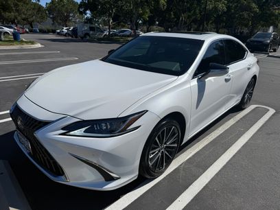 Used 2025 Lexus ES 300h w/ Premium Package