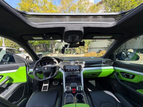 Used 2021 Lamborghini Urus image 18