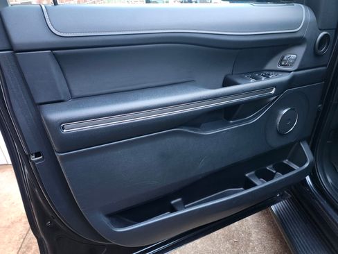 Used 2022 Ford Expedition XLT image 16