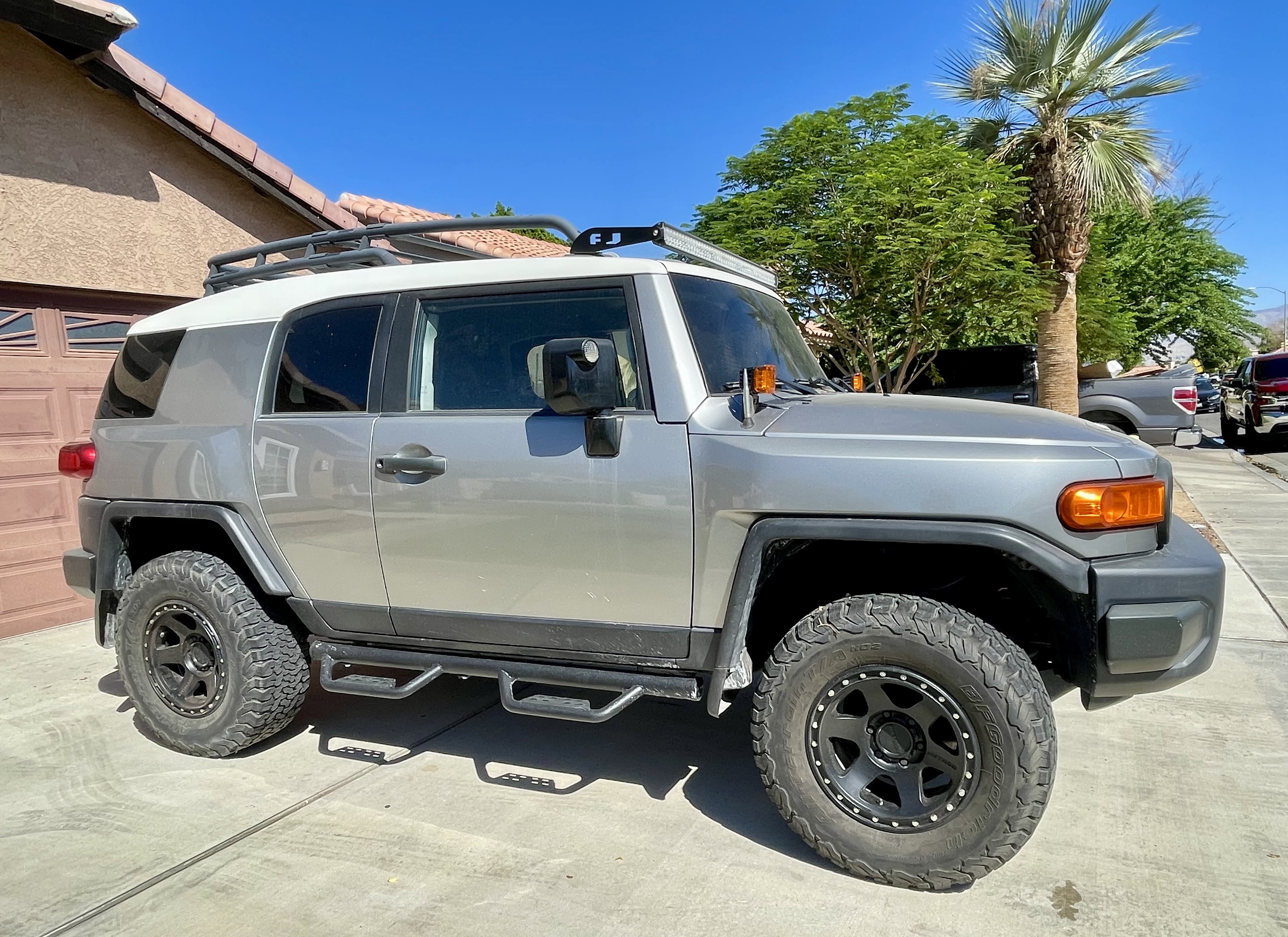 Used 2012 Toyota FJ Cruiser 4WD w/ Convenience Pkg image 1