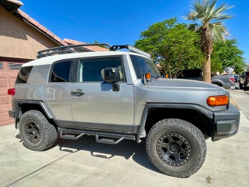 Used 2012 Toyota FJ Cruiser 4WD image 1