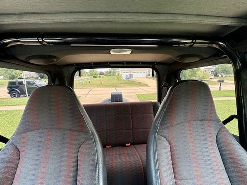 Used 1999 Jeep Wrangler SE image 12