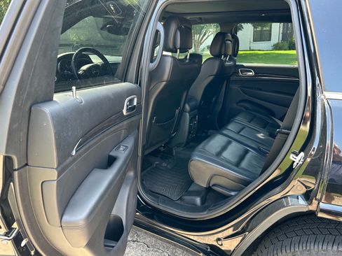Used 2018 Jeep Grand Cherokee Overland RWD image 20