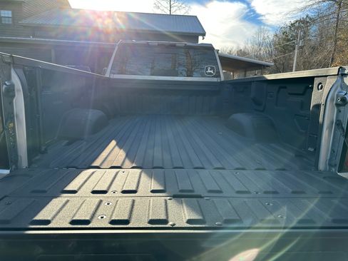 Used 2024 GMC Sierra 3500 SLT w/ SLT Convenience Package image 11