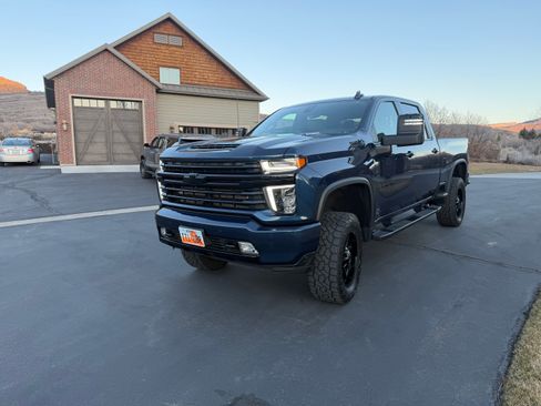 Used 2022 Chevrolet Silverado 3500 High Country w/ Z71 Off-Road Package image 9
