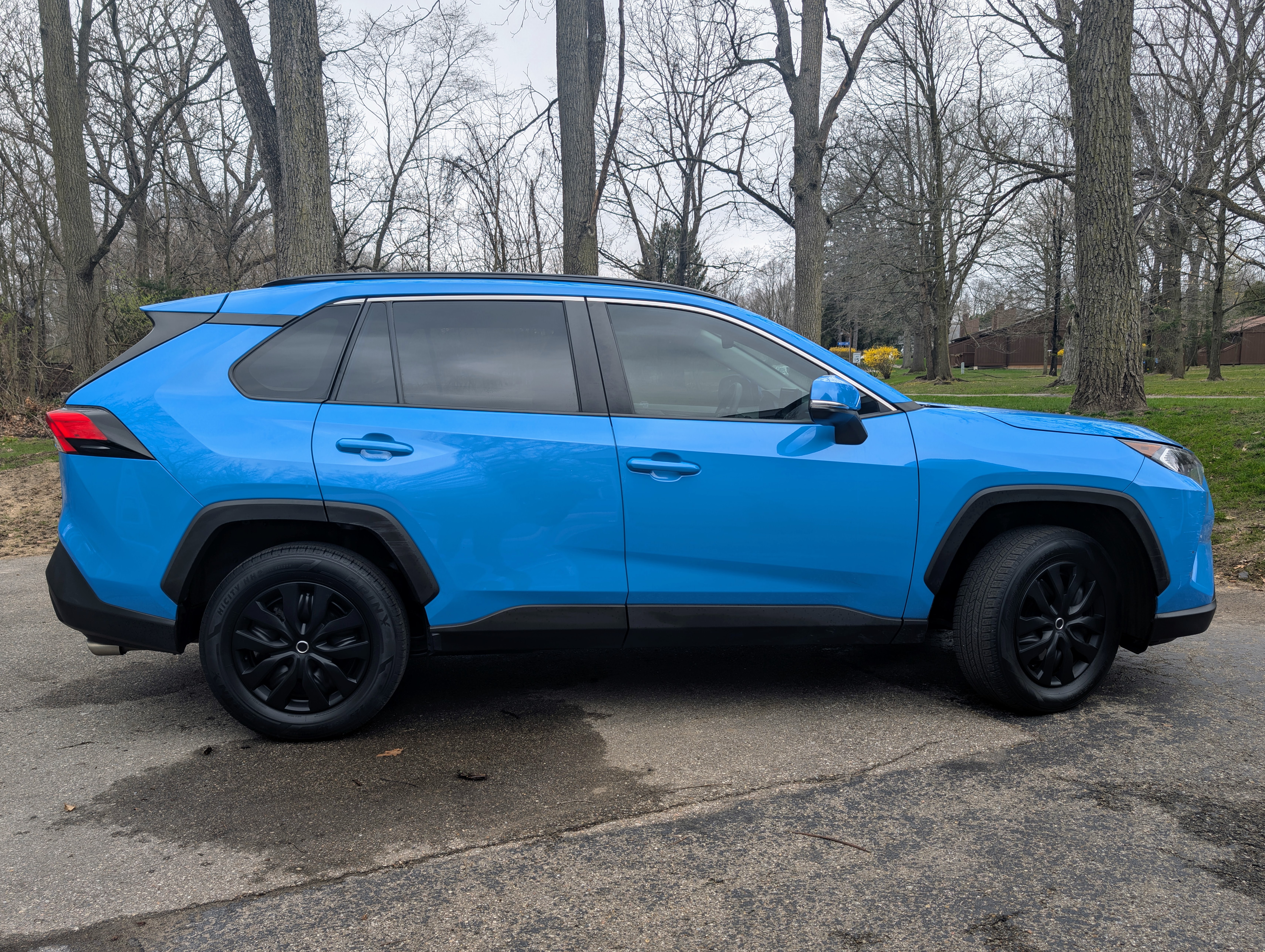 Used 2021 Toyota RAV4 XLE FWD image 4