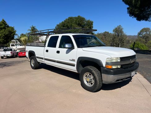 Used 2002 Chevrolet Silverado 2500 LS w/ Off-Road Skid Plate Pkg image 2