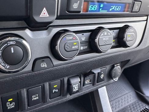 Used 2021 Toyota Tacoma TRD Off-Road w/ TRD Premium Off Road Package image 25