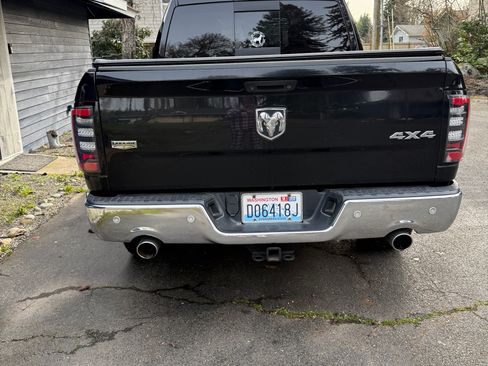 Used 2014 RAM 1500 Laramie w/ Convenience Group image 4