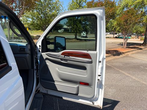 Used 2007 Ford F250 Lariat RWD image 13