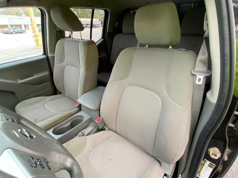 Used 2019 Nissan Frontier SV image 17