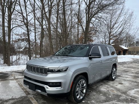 Used 2023 Jeep Grand Wagoneer Series II image 17