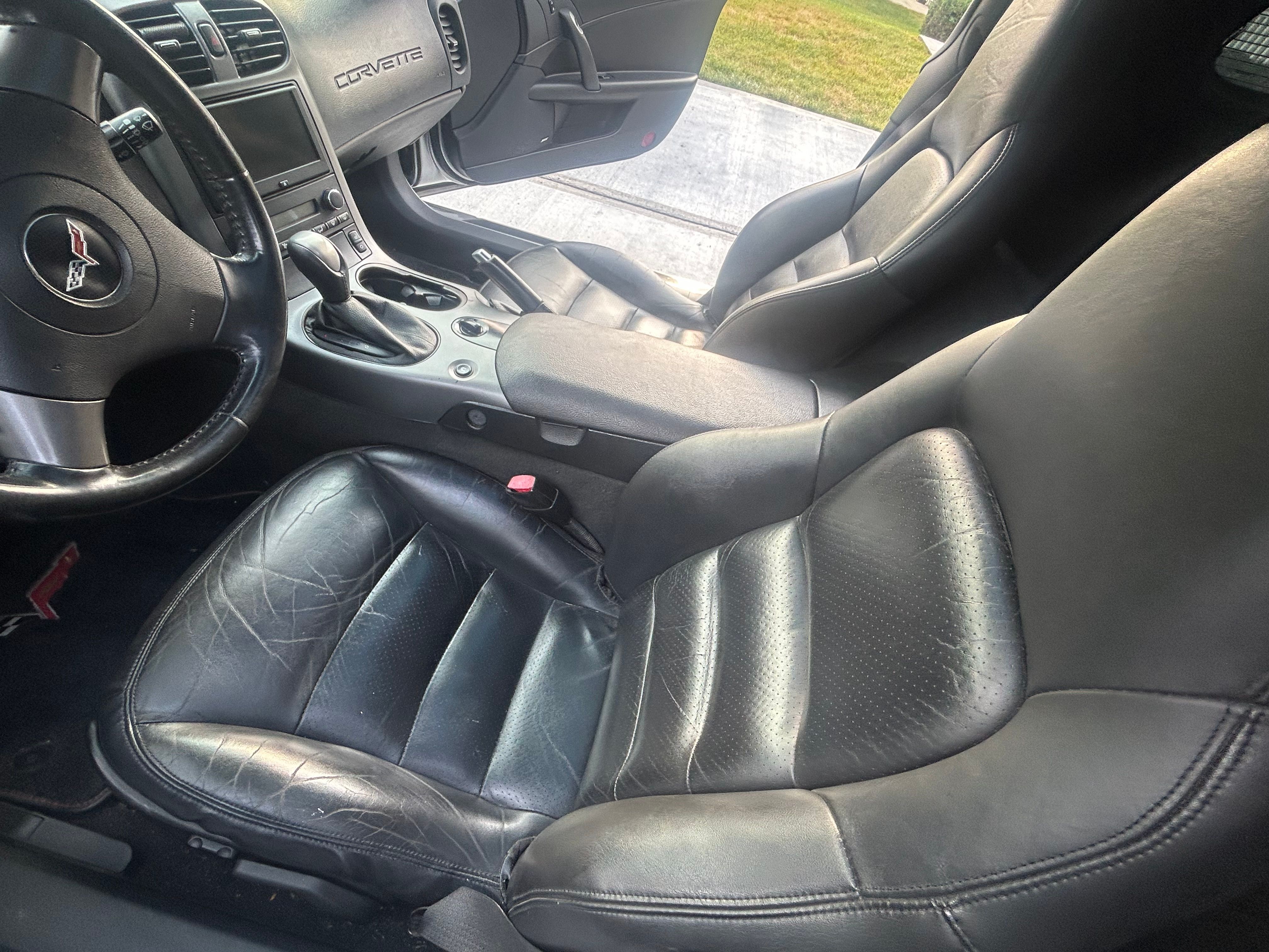 Used 2006 Chevrolet Corvette Coupe w/ Preferred Equipment Group RWD image 11