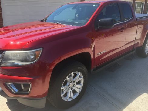 Used 2015 Chevrolet Colorado LT w/ LT Convenience Package RWD image 2