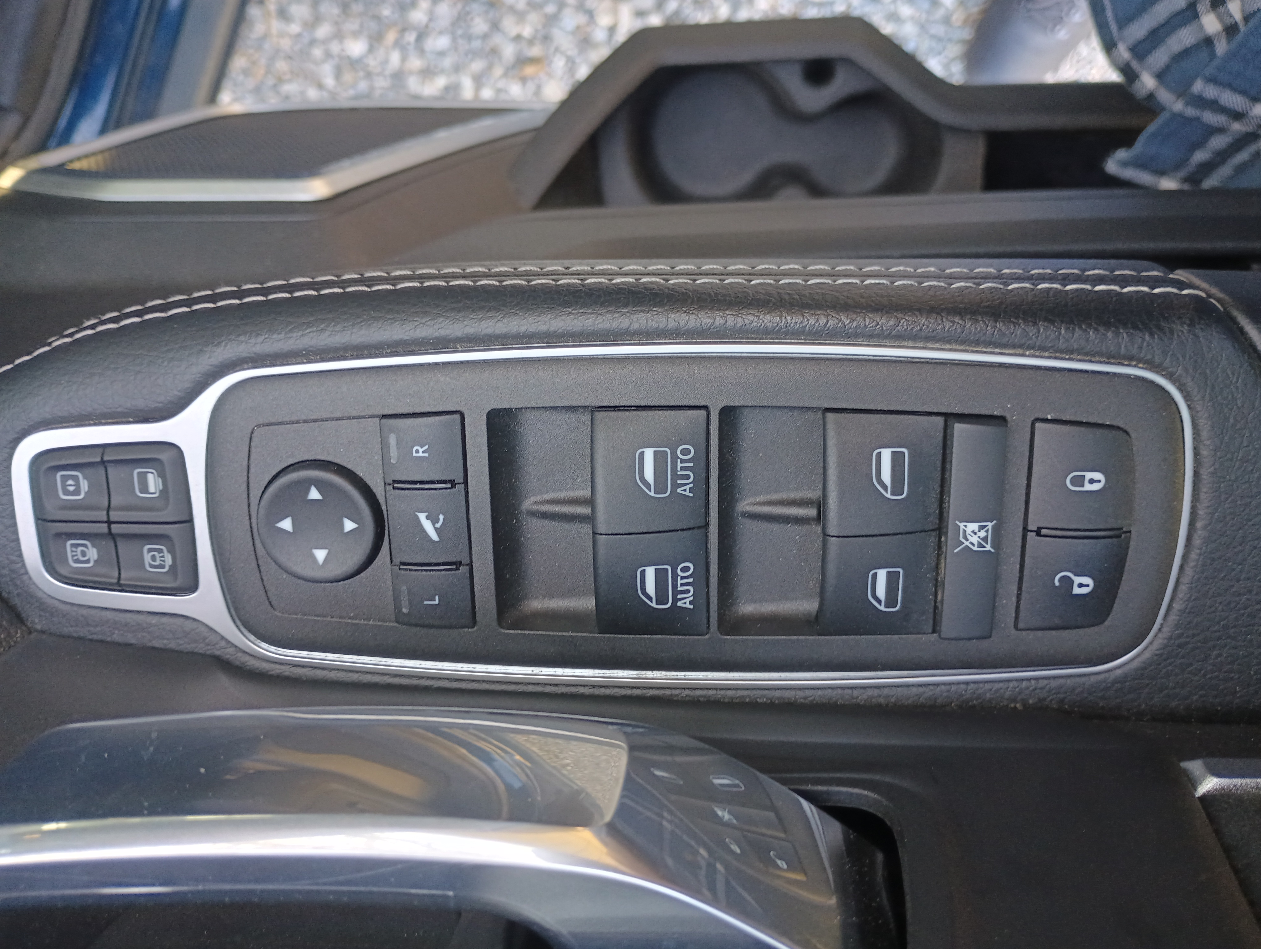 Used 2023 RAM 2500 Laramie w/ Night Edition AWD/4WD image 8