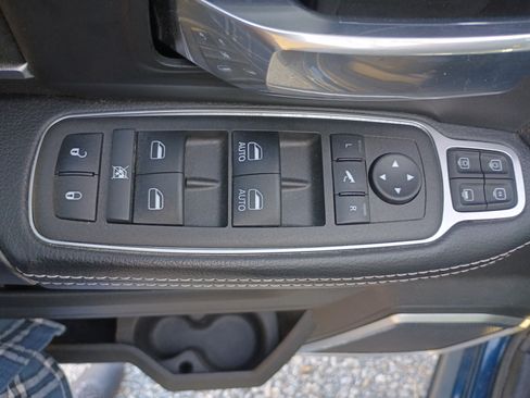 Used 2023 RAM 2500 Laramie w/ Night Edition image 8