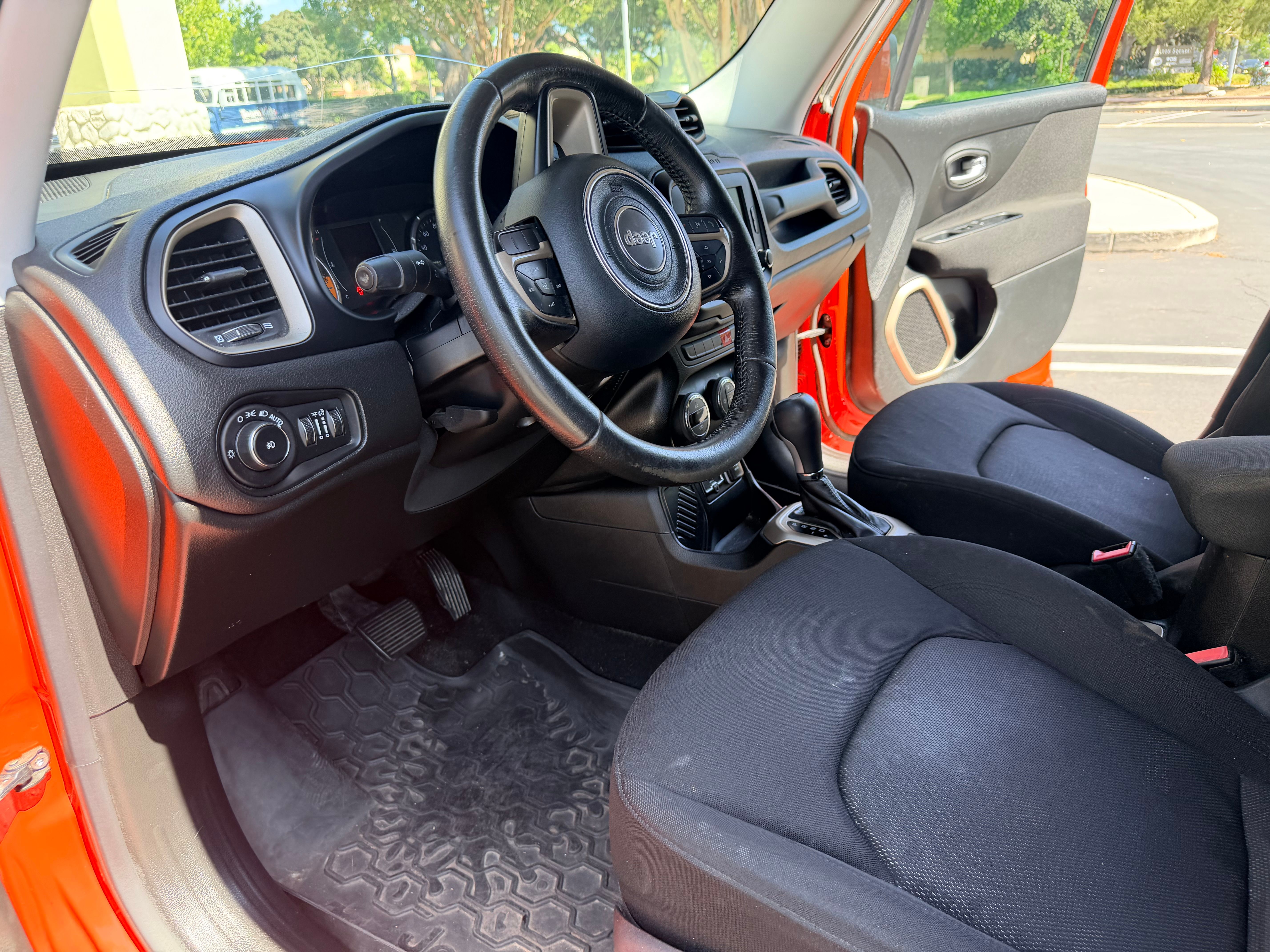 Used 2015 Jeep Renegade Latitude w/ Popular Equipment Group FWD image 11
