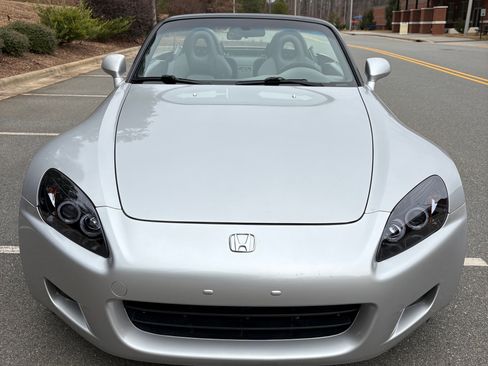 Used 2003 Honda S2000 image 2