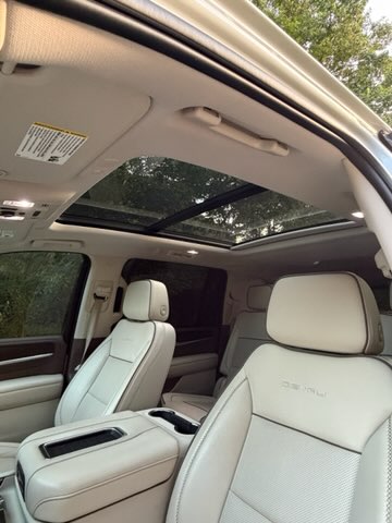 Used 2022 GMC Yukon XL Denali AWD/4WD image 15