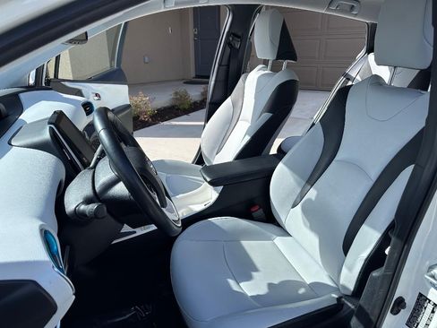 Used 2019 Toyota Prius Prime Advanced image 2