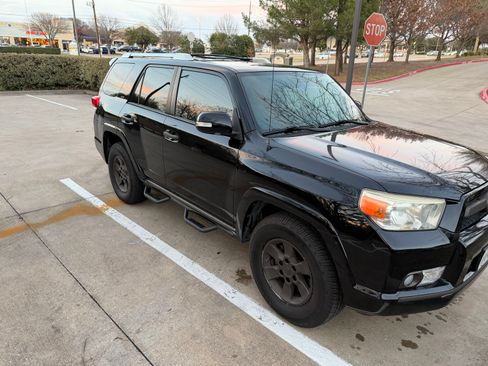 Used 2011 Toyota 4Runner SR5 image 4