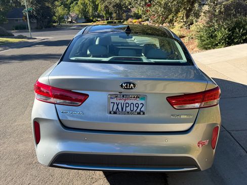 Used 2017 Kia Optima EX w/ Technology Package FWD image 5