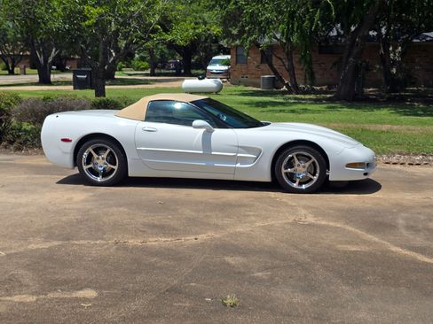 Used 2004 Chevrolet Corvette Convertible w/ Preferred Equipment Group image 1