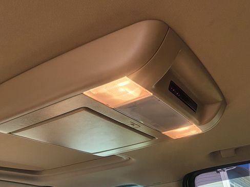 Used 2012 GMC Yukon SLT w/ SLT-2 Equipment Package image 17