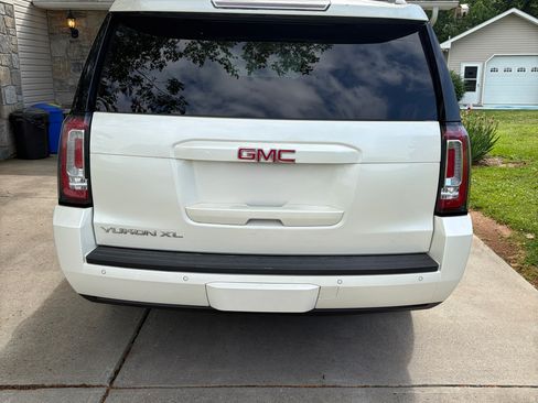 Used 2015 GMC Yukon XL SLT w/ Open Road Package AWD/4WD image 5