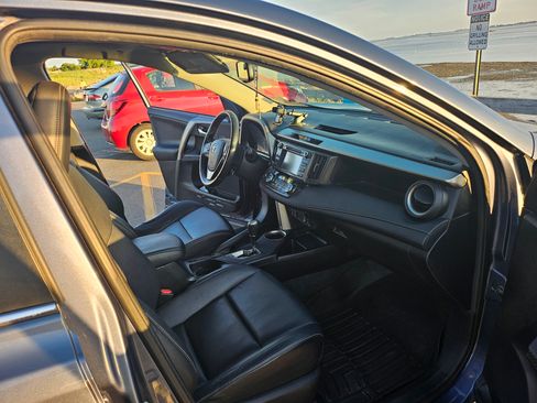 Used 2013 Toyota RAV4 Limited AWD/4WD image 9