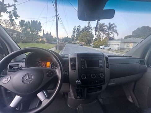 Used 2016 Mercedes-Benz Sprinter 2500 image 4