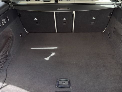 Used 2025 Mercedes-Benz GLC 300 4MATIC image 10