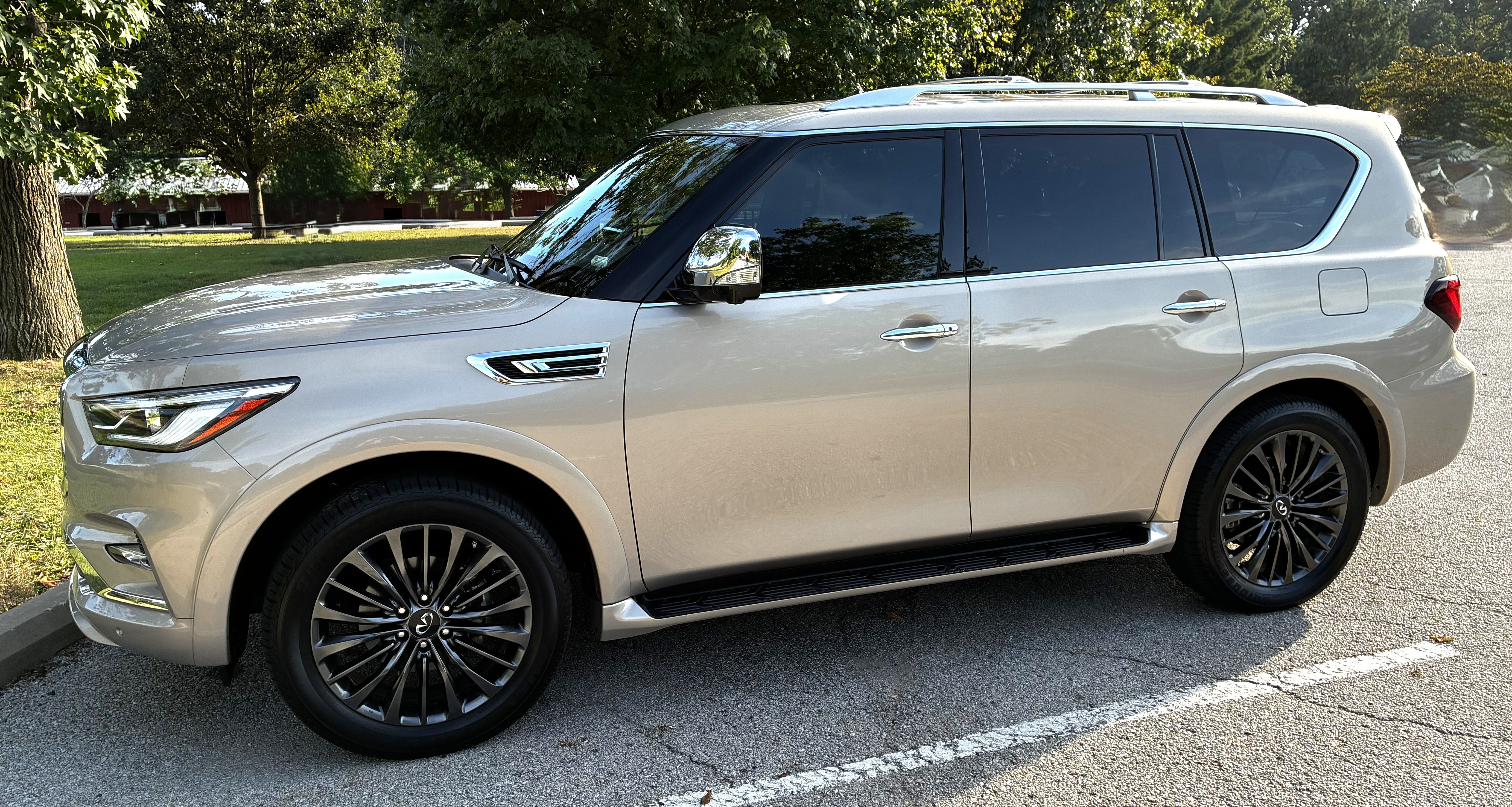 Used 2023 INFINITI QX80 Sensory w/ Cargo Package AWD/4WD image 4