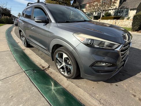 Used 2016 Hyundai Tucson Limited w/ Option Group 03 image 2