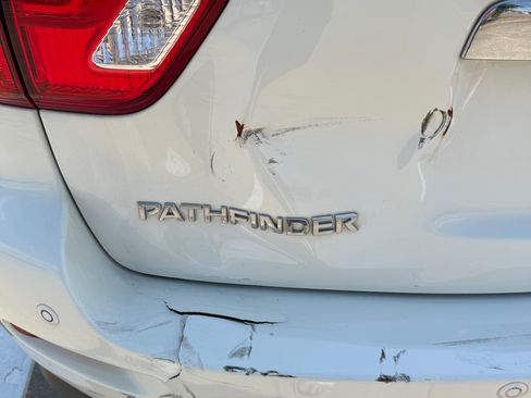 Used 2019 Nissan Pathfinder SV FWD image 12